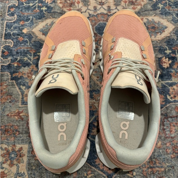 ON RUNNING // on cloud 5 // rose/shell size 7.5 // good condition - Picture 5 of 8